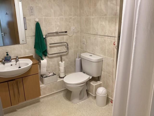 Bathroom/Wet Room.jpg