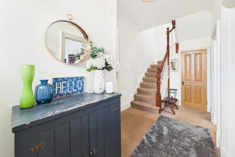 undefined, Hucclecote Road, Gloucester, Gloucestershire, GL3