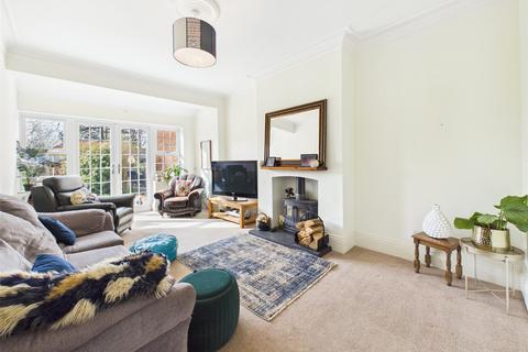 undefined, Hucclecote Road, Gloucester, Gloucestershire, GL3