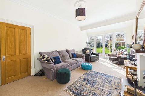 undefined, Hucclecote Road, Gloucester, Gloucestershire, GL3