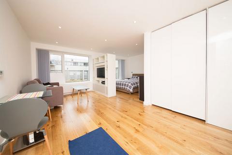 undefined, Lampton Road, Hounslow TW3