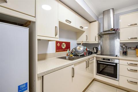 1 bedroom apartment to rent, Old Woking Road, West Byfleet