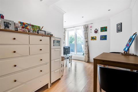 1 bedroom apartment to rent, Old Woking Road, West Byfleet