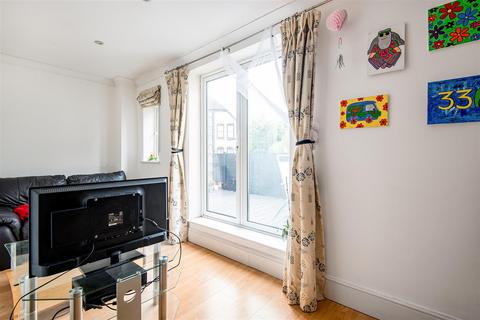 1 bedroom apartment to rent, Old Woking Road, West Byfleet