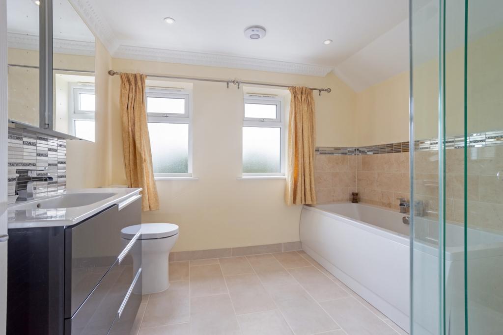 67 Wycombe Road 3...