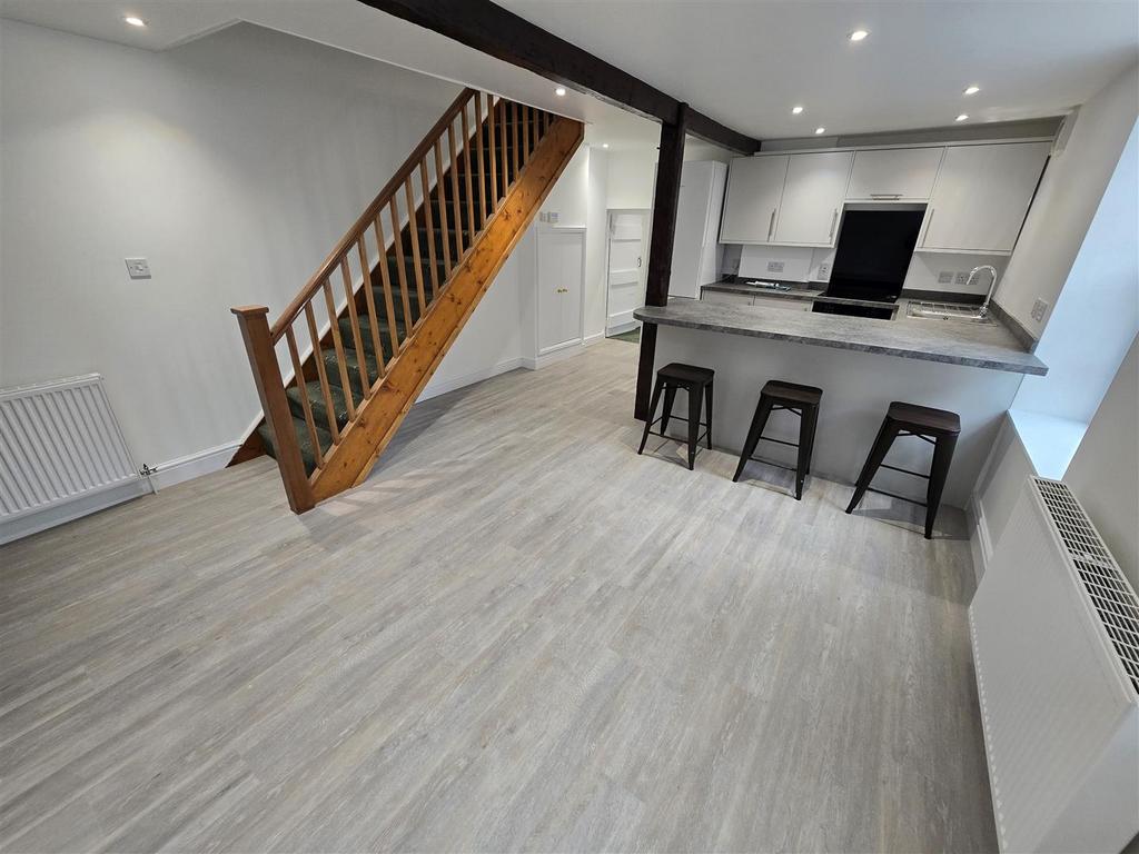 Lounge/Kitchen