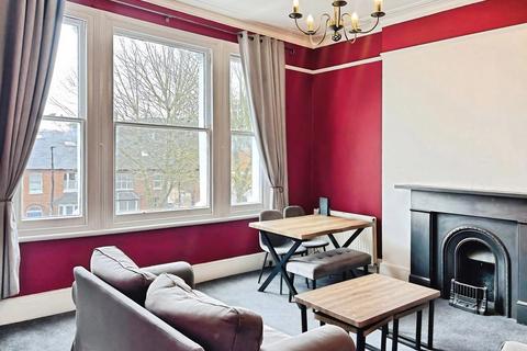 2 bedroom apartment to rent, The Avenue, Ealing, W13