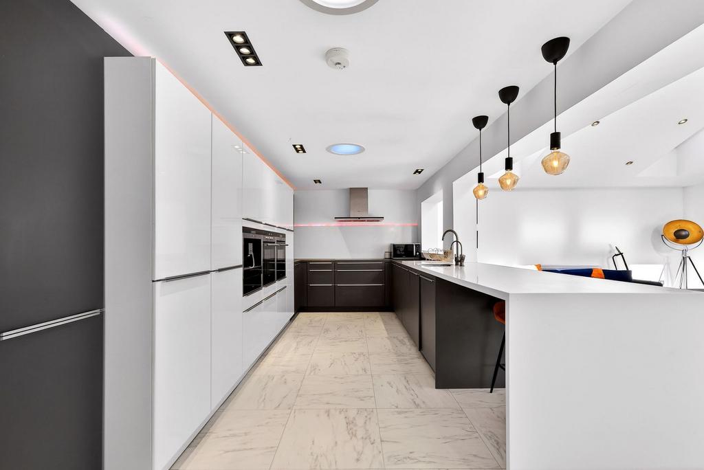 Kitchen/ Lounge