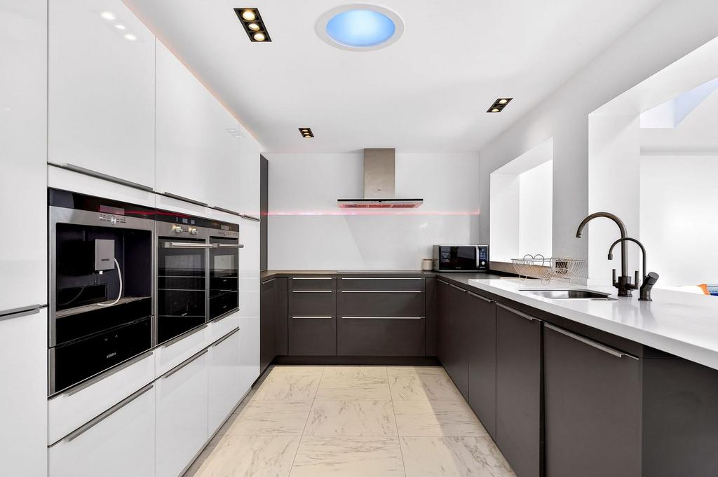 Kitchen/ Lounge