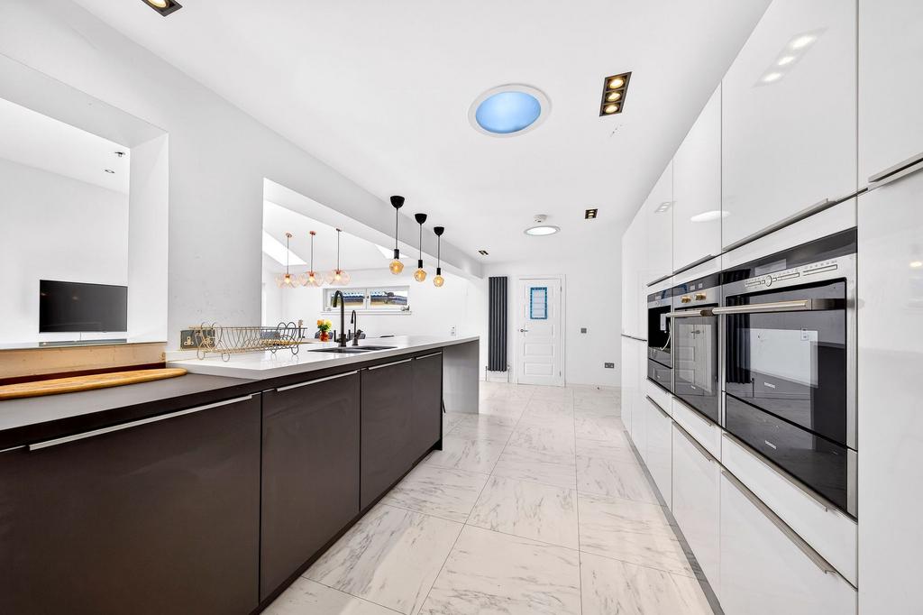 Kitchen/ Lounge