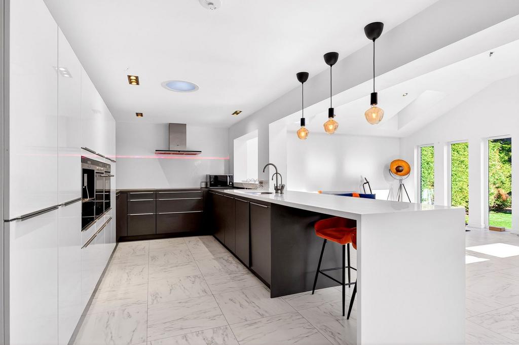 Kitchen/ Lounge