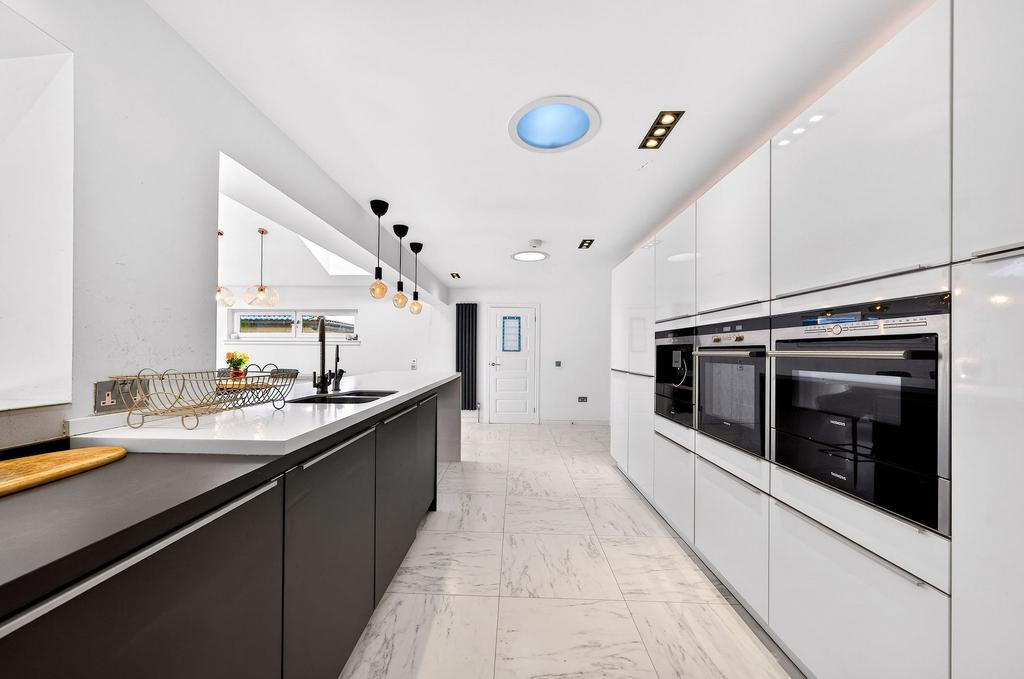 Kitchen/ Lounge