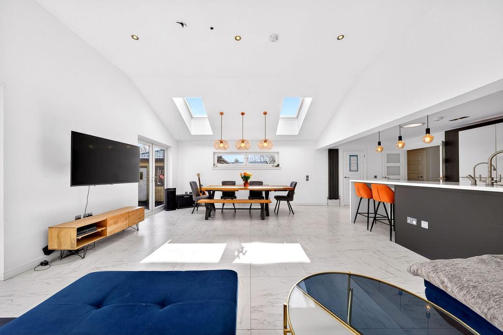 Kitchen/ Lounge