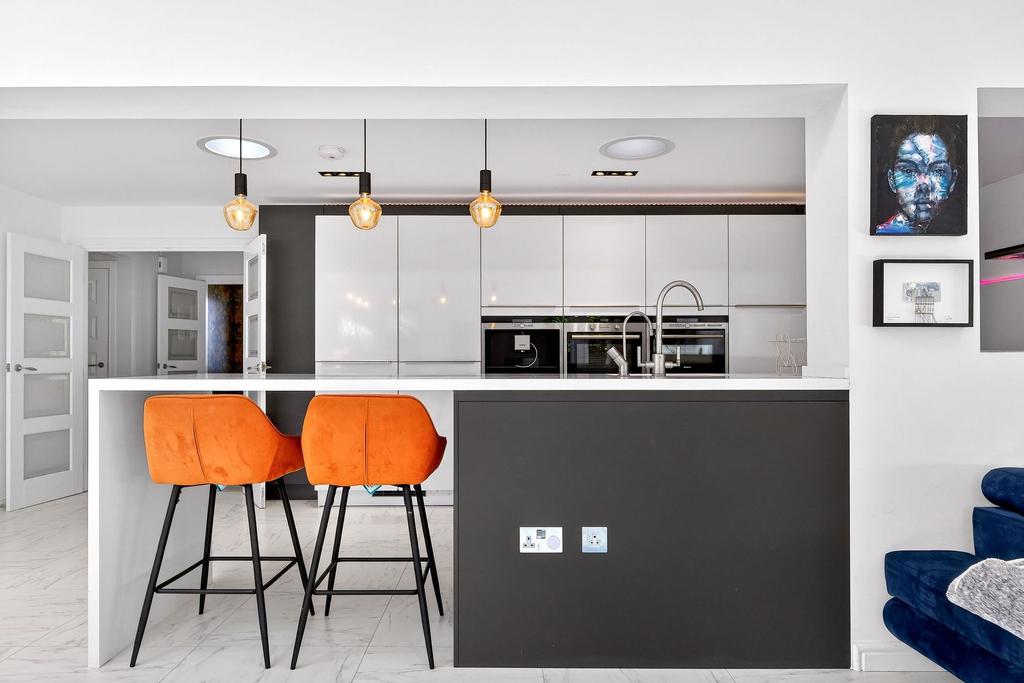 Kitchen/ Lounge