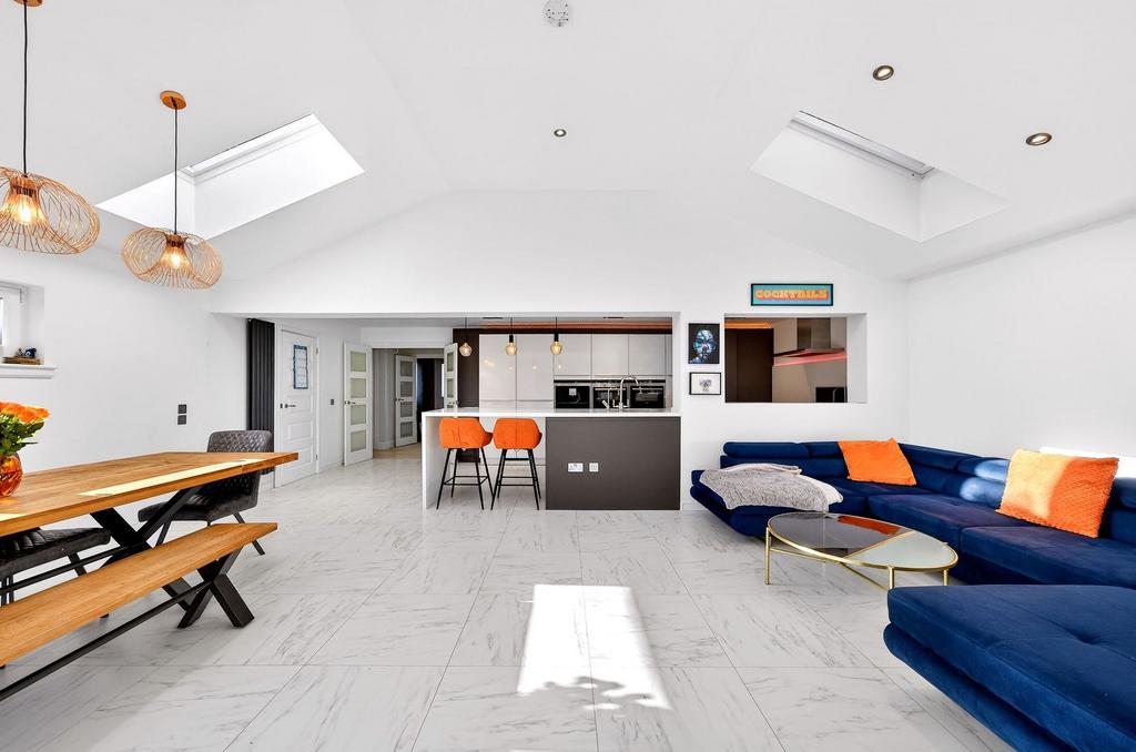 Kitchen/ Lounge