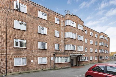 2 bedroom apartment to rent, Lea Bridge Road, London E10