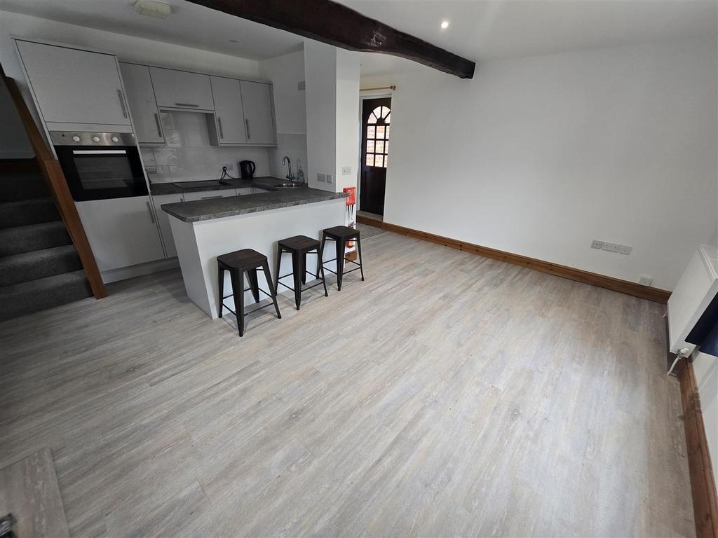 Lounge/Kitchen