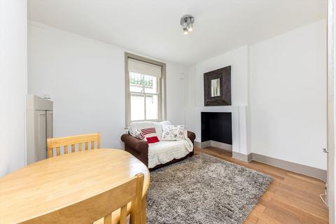 2 bedroom flat to rent, Queen's Club Gardens, London W14