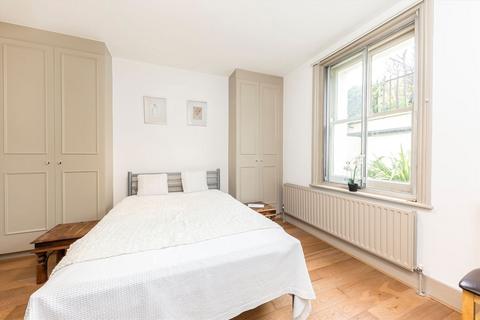 2 bedroom flat to rent, Queen's Club Gardens, London W14