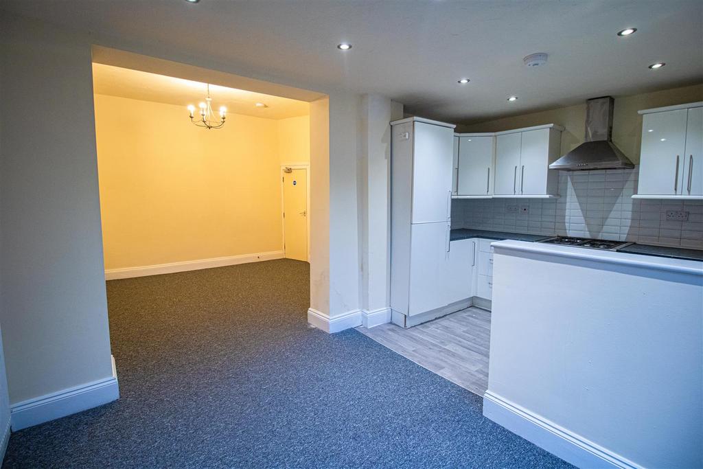 Kitchen / Dining Area