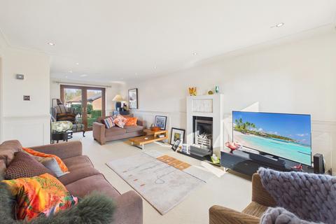 3 bedroom detached house for sale, The Farthings, Washington, NE37