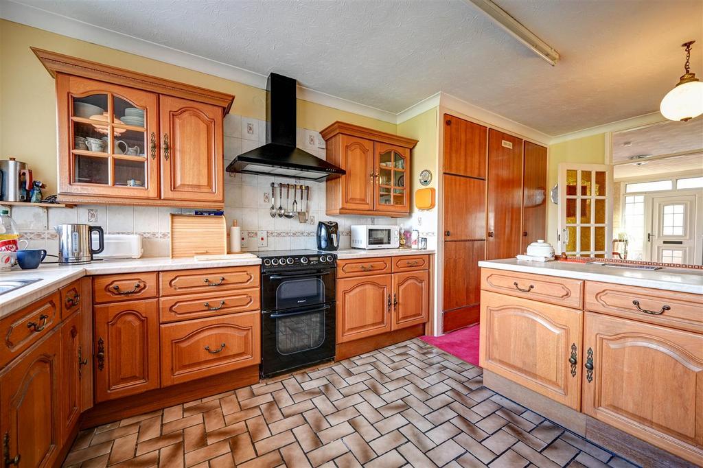 Kitchen 1.jpg