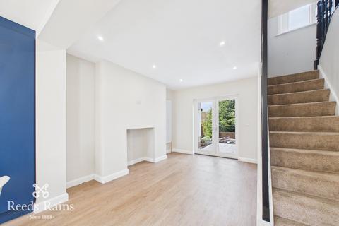 3 bedroom terraced house to rent, Church Terrace, Preston PR5