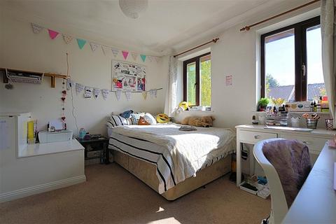 undefined, Horseshoe Crescent, Reading RG7