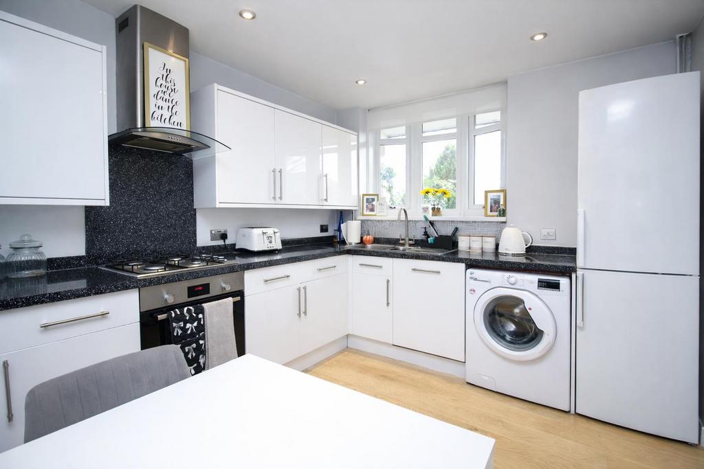Modern Fitted Kitchen