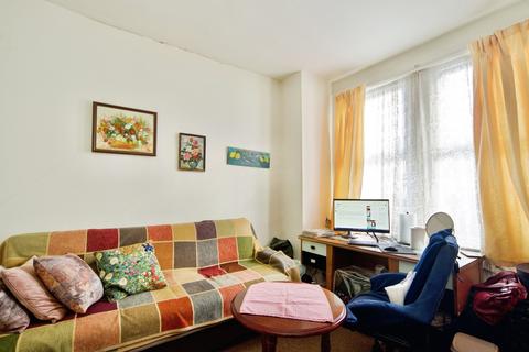 2 bedroom terraced house for sale, St. Peter' Avenue, London, N18