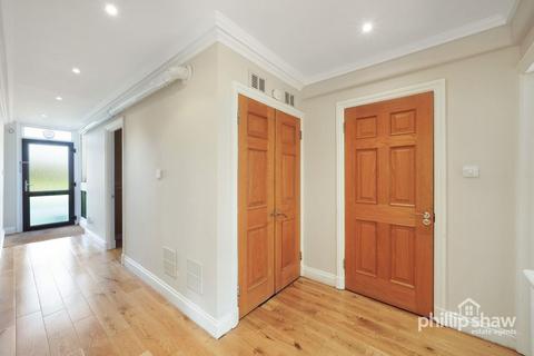2 bedroom flat for sale, Gleneagles, Stanmore, HA7