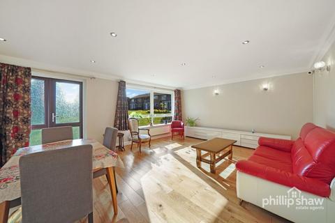2 bedroom flat for sale, Gleneagles, Stanmore, HA7