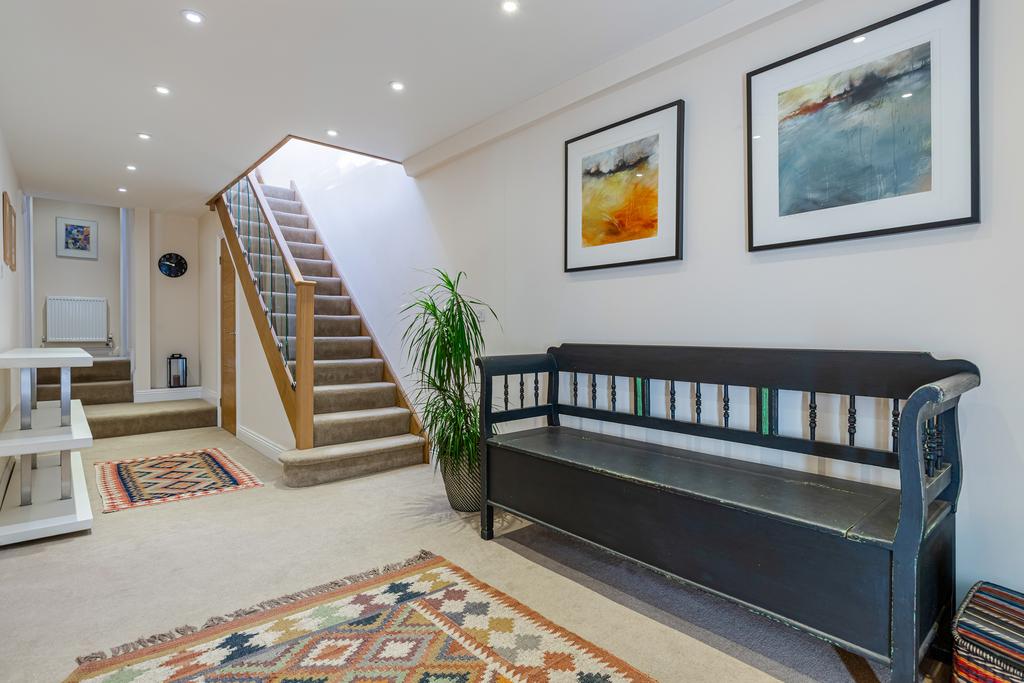 18 Entrance Hall