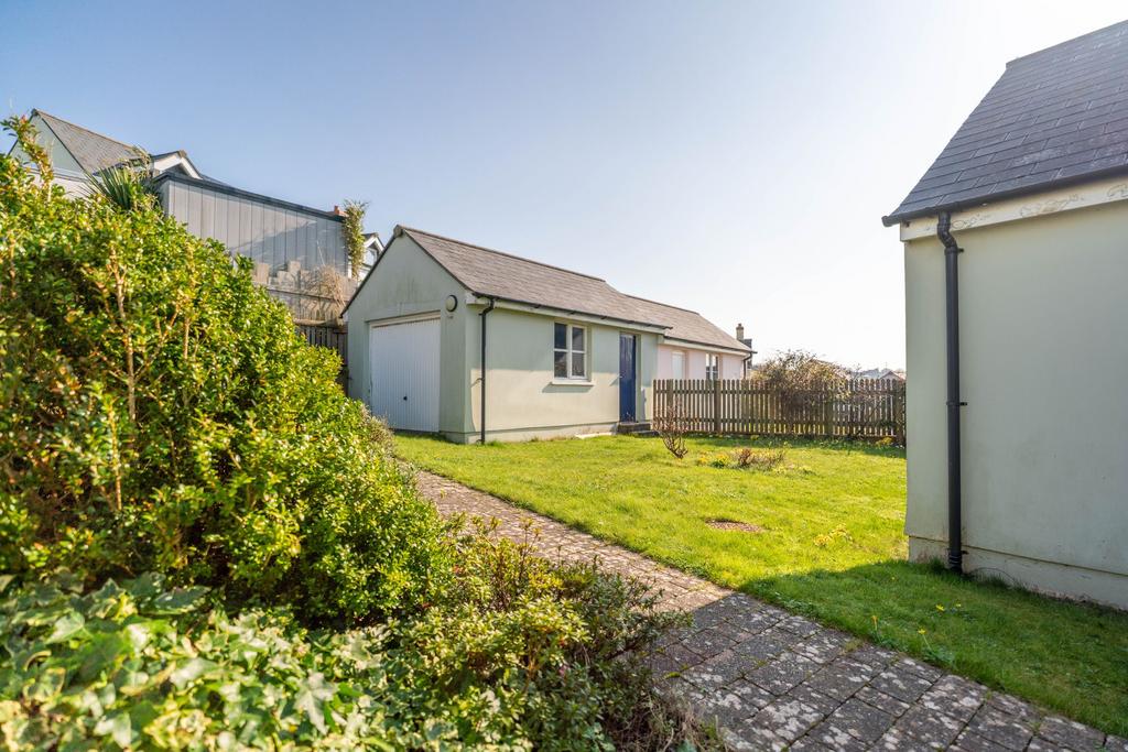 Detached Garage