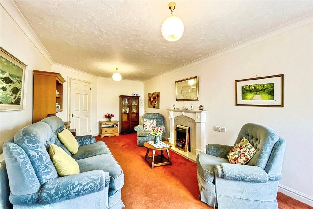 Lounge/Dining Room