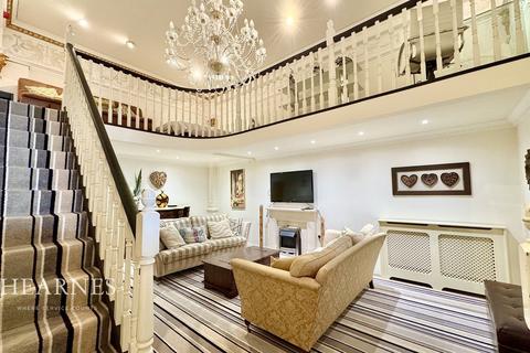 2 bedroom triplex for sale, Owls Road, Boscombe Spa, Bournemouth, BH5