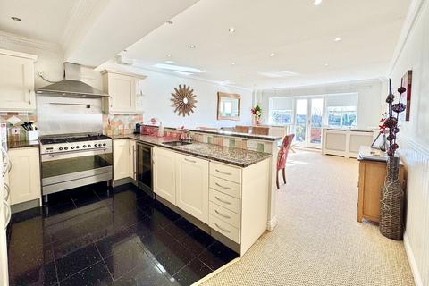 2 bedroom triplex for sale, Owls Road, Boscombe Spa, Bournemouth, BH5