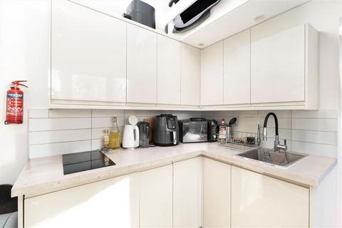 Studio to rent, Pepys Road, London SE14