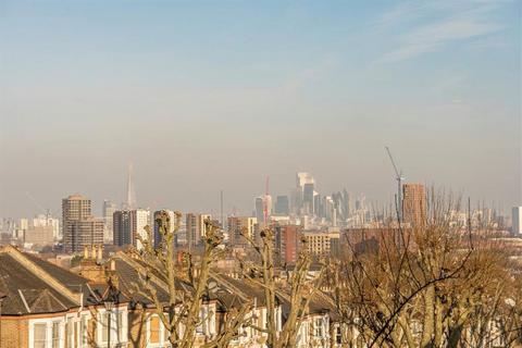 Studio to rent, Pepys Road, London SE14