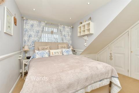 3 bedroom semi-detached house for sale, Hever Avenue, Sevenoaks TN15