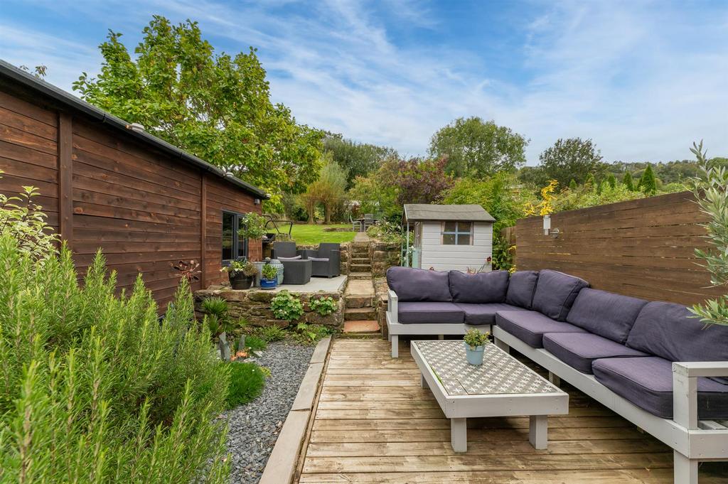 Decking To The Garden