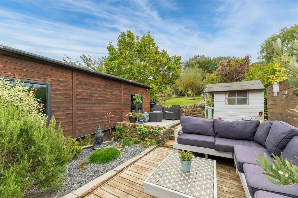 Decking To The Garden