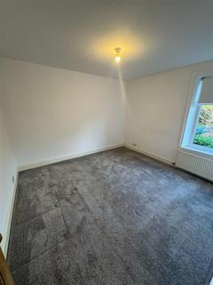 2 bedroom terraced house to rent, Green Mount, Norwood Green