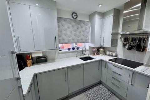 2 bedroom apartment for sale, Richfield Road, Bushey