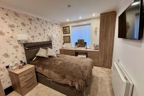 2 bedroom apartment for sale, Richfield Road, Bushey