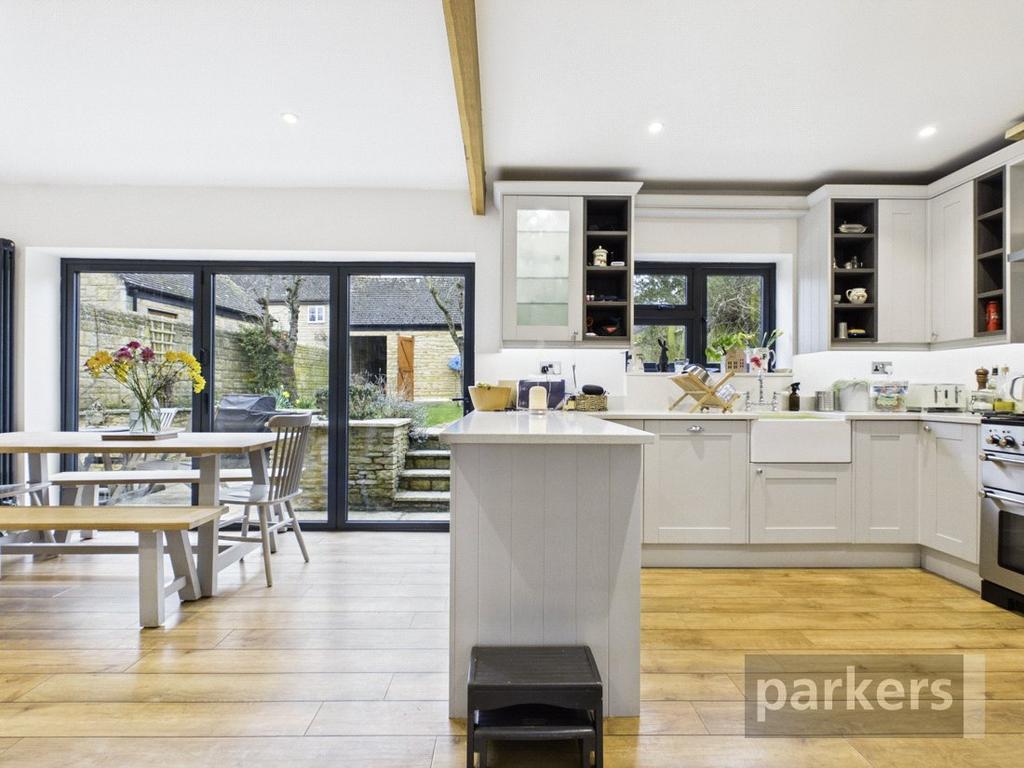 Kitchen/Dining Area