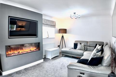 3 bedroom detached house for sale, Field Close, Pontllanfraith, NP12