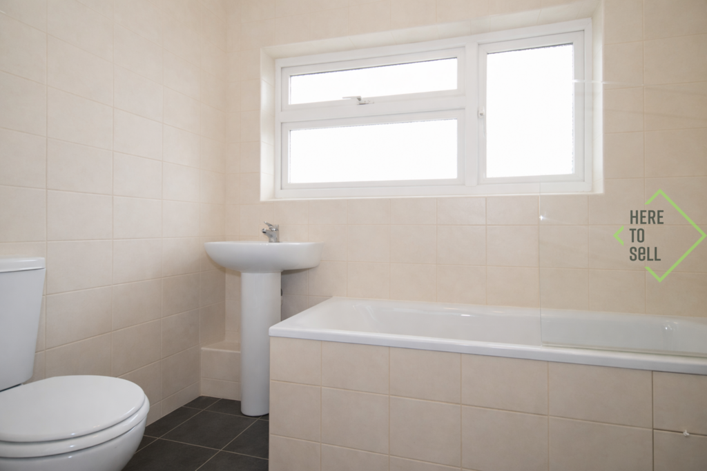 Firs Park Gardens, N21 - Bathroom