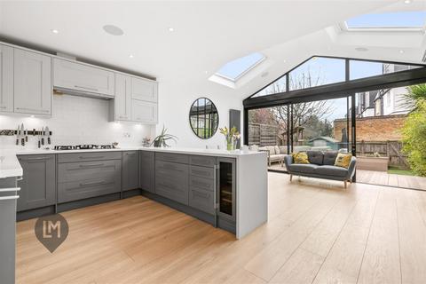 5 bedroom house for sale, Revelstoke Road, London