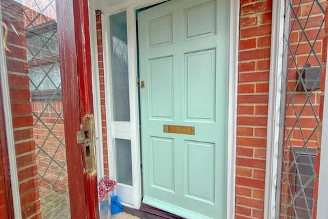 2 bedroom bungalow for sale, Frinton On Sea, kirby cross CO13